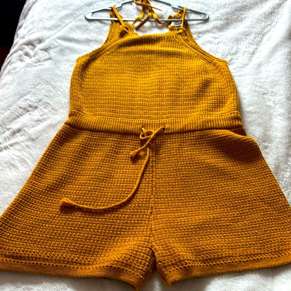 EUC- Universal Thread Mustard Knit/chrochet stretchy Romper, wore once - Picture 9 of 10